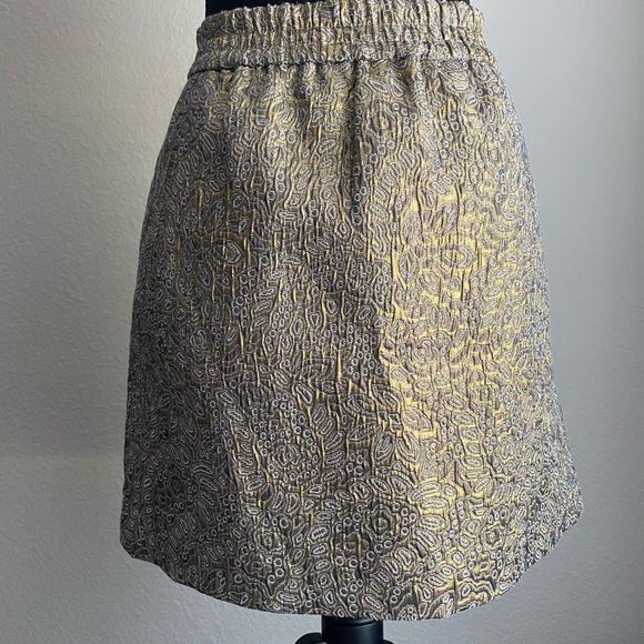 LOFT Dresses & Skirts - ✨LOFT✨ gorgeous gold brocade skirt